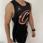 Camiseta Regata Basquete NBA Swingman Cleveland Cavaliers - Cavs - Donovan Mitchell 45 Statement Edition Preta 2023 Jordan - Imagem 5