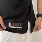 Camiseta Regata Basquete NBA Swingman Cleveland Cavaliers - Cavs - Donovan Mitchell 45 Statement Edition Preta 2023 Jordan - Imagem 7