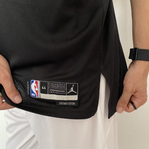 Camiseta Regata Basquete NBA Swingman Cleveland Cavaliers - Cavs - Donovan Mitchell 45 Statement Edition Preta 2023 Jordan - Imagem 7