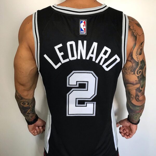 Camiseta Regata NBA Swingman San Antonio Spurs - Kawhi Leonard 2 - Icon Edition Preta Nike - Imagem 9