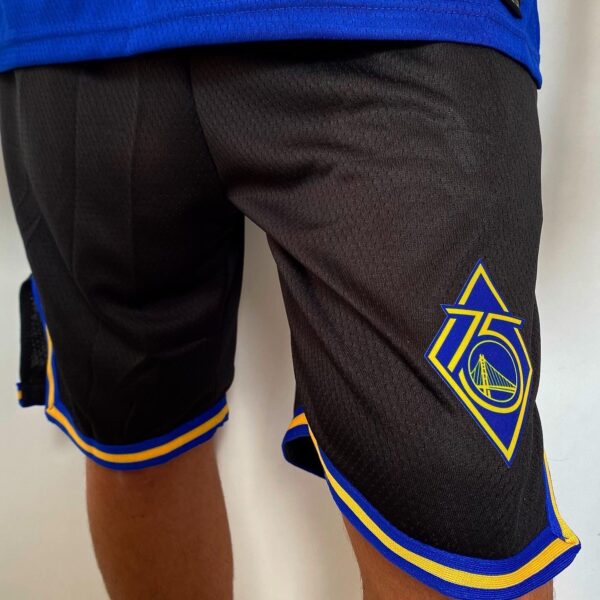 2E740376-1232-433D-9107-8F5AC084F7A5 Short Bermuda Basquete NBA Golden State Warriors City Edition Preta 2022 Nike - Imagem 3