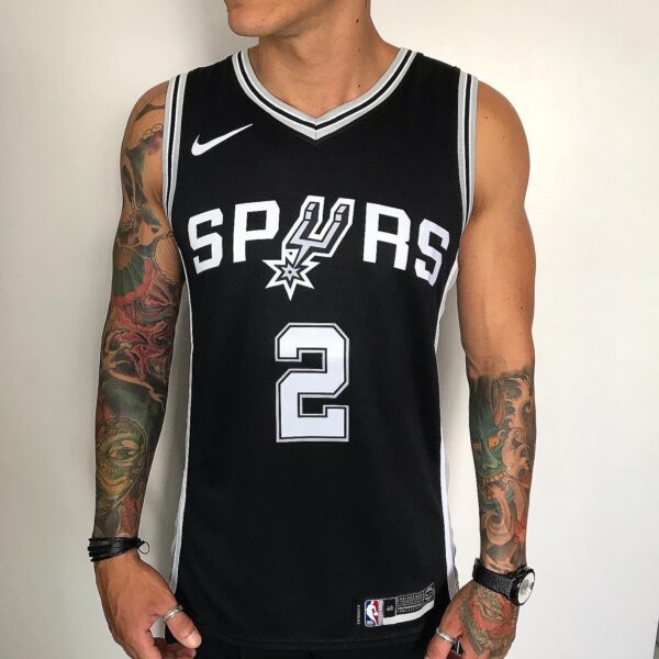 Camiseta Regata NBA Swingman San Antonio Spurs - Kawhi Leonard 2 - Icon Edition Preta Nike - Imagem 1