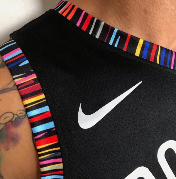 Camiseta Regata Basquete NBA Swingman Brooklyn Nets 1 Russel City Edition Preta Colorida Nike - Imagem 5