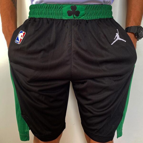 B36C84CD-6673-4977-8290-8CDEF8E166A8 Short Bermuda Basquete NBA Boston Celtics Statement Edition Preta 2022 Jordan - Imagem 2