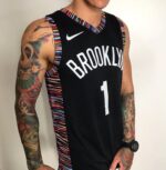 Camiseta Regata Basquete NBA Swingman Brooklyn Nets 1 Russel City Edition Preta Colorida Nike - Imagem 3