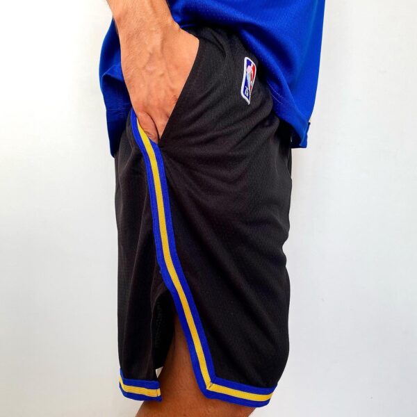 DA883F9E-46D3-449B-B3C9-42CDF20B65D8 Short Bermuda Basquete NBA Golden State Warriors City Edition Preta 2022 Nike - Imagem 8
