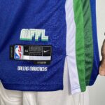 Camiseta Regata NBA Swingman Dallas Mavericks Luka Doncic 77 - 70’s Year - City Edition Azul 2023 Nike - Imagem 9