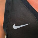 Camiseta Regata Basquete NBA Swingman Golden State Warriors Curry 30 City Edition Preta Amarela 2023 Nike - Imagem 7