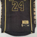 Camiseta Regata Basquete NBA Los Angeles Lakers Preta Mamba Negra - Black Mamba - 24 Kobe Bryant - 5x - Edição Comemorativa - Preta Dourada - Fios de Ouro - Adidas - Imagem 22