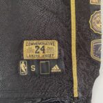 Camiseta Regata Basquete NBA Los Angeles Lakers Preta Mamba Negra - Black Mamba - 24 Kobe Bryant - 5x - Edição Comemorativa - Preta Dourada - Fios de Ouro - Adidas - Imagem 23