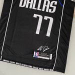 Camiseta Regata NBA Swingman Dallas Mavericks Luka Doncic 77 - Novato do Ano - 2046 - Select Series Rookie Of The Year - Preta Nike - Imagem 15