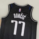 Camiseta Regata NBA Swingman Dallas Mavericks Luka Doncic 77 - Novato do Ano - 2046 - Select Series Rookie Of The Year - Preta Nike - Imagem 17