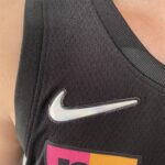 Camiseta Regata Basquete NBA Miami Heat Swingman Butler 22 City Edition Preta Colorida 2022 Nike - Imagem 7