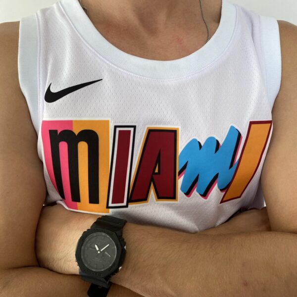 Camiseta Regata Basquete NBA Swingman Miami Heat Butler 22 City Edition Branca Colorida 2023 Nike - Imagem 5