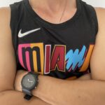 Camiseta Regata Basquete NBA Miami Heat Swingman Butler 22 City Edition Preta Colorida 2022 Nike - Imagem 2