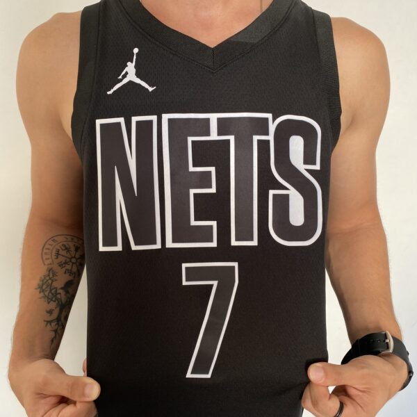 Camiseta Regata NBA Swingman Brooklyn Nets Kevin Durant 7 Statement Edition Preta 2023 Jordan - Imagem 5