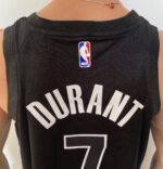 Camiseta Regata NBA Swingman Brooklyn Nets Kevin Durant 7 Statement Edition Preta 2023 Jordan - Imagem 13