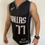 Camiseta Regata NBA Swingman Dallas Mavericks Luka Doncic 77 - Novato do Ano - 2046 - Select Series Rookie Of The Year - Preta Nike - Imagem 6
