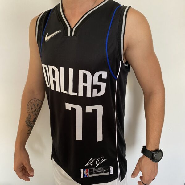 Camiseta Regata NBA Swingman Dallas Mavericks Luka Doncic 77 - Novato do Ano - 2046 - Select Series Rookie Of The Year - Preta Nike - Imagem 6