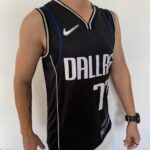Camiseta Regata NBA Swingman Dallas Mavericks Luka Doncic 77 - Novato do Ano - 2046 - Select Series Rookie Of The Year - Preta Nike - Imagem 7