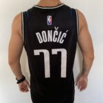 Camiseta Regata NBA Swingman Dallas Mavericks Luka Doncic 77 - Novato do Ano - 2046 - Select Series Rookie Of The Year - Preta Nike - Imagem 10