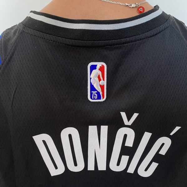 Camiseta Regata NBA Swingman Dallas Mavericks Luka Doncic 77 - Novato do Ano - 2046 - Select Series Rookie Of The Year - Preta Nike - Imagem 11