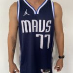 Camiseta Regata NBA Swingman Dallas Mavericks Luka Doncic 77 Statemant Edition Azul Marinho 2023 Jordan
