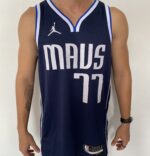 Camiseta Regata NBA Swingman Dallas Mavericks Luka Doncic 77 Statemant Edition Azul Marinho 2023 Jordan