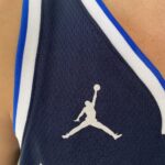 Camiseta Regata NBA Swingman Dallas Mavericks Luka Doncic 77 Statemant Edition Azul Marinho 2023 Jordan - Imagem 6