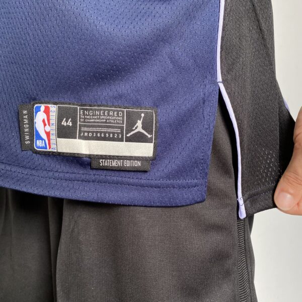 Camiseta Regata NBA Swingman Dallas Mavericks Luka Doncic 77 Statemant Edition Azul Marinho 2023 Jordan - Imagem 9