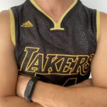 Camiseta Regata Basquete NBA Los Angeles Lakers Preta Mamba Negra - Black Mamba - 24 Kobe Bryant - 5x - Edição Comemorativa - Preta Dourada - Fios de Ouro - Adidas - Imagem 5