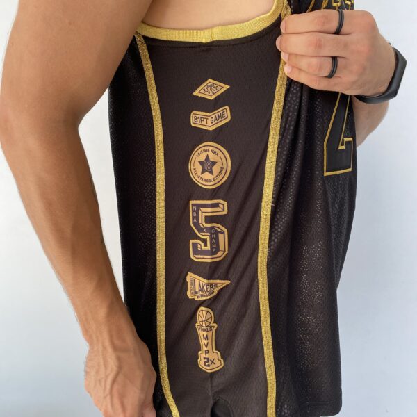 Camiseta Regata Basquete NBA Los Angeles Lakers Preta Mamba Negra - Black Mamba - 24 Kobe Bryant - 5x - Edição Comemorativa - Preta Dourada - Fios de Ouro - Adidas - Imagem 11