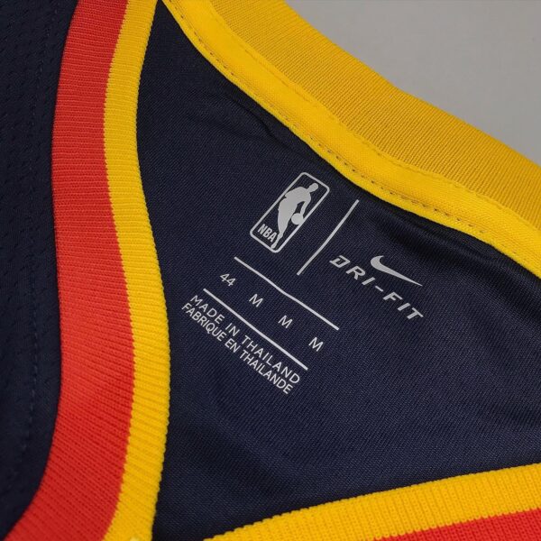 Camiseta Regata NBA Swingman Golden States Warriors Oakland Curry 30 City Edition Preta 2021 Nike - Imagem 14