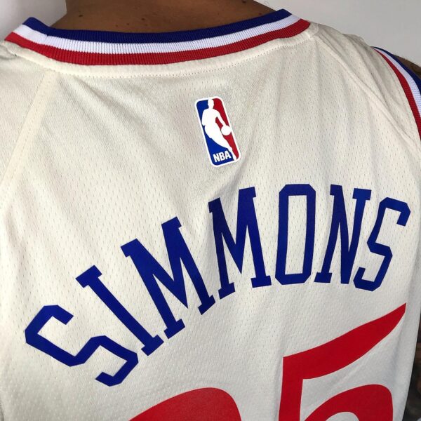 Camiseta Regata NBA Swingman Philadelphia 76ers Simmons 25 City Edition Creme 20-21 Nike - Imagem 8