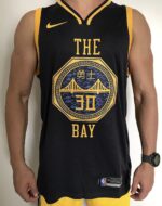 Camiseta Regata NBA Swingman Golden States Warriors The Town Bay 30 Curry City Edition 2021 Nike