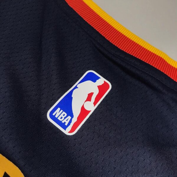 Camiseta Regata NBA Swingman Golden States Warriors Oakland Curry 30 City Edition Preta 2021 Nike - Imagem 19