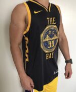 Camiseta Regata NBA Swingman Golden States Warriors The Town Bay 30 Curry City Edition 2021 Nike - Imagem 2