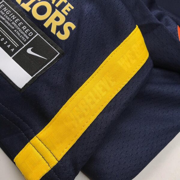 Camiseta Regata NBA Swingman Golden States Warriors Oakland Curry 30 City Edition Preta 2021 Nike - Imagem 16