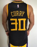 Camiseta Regata NBA Swingman Golden States Warriors The Town Bay 30 Curry City Edition 2021 Nike - Imagem 6