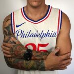 Camiseta Regata NBA Swingman Philadelphia 76ers Simmons 25 City Edition Creme 20-21 Nike - Imagem 2