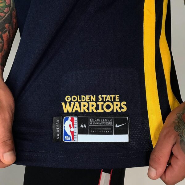 Camiseta Regata NBA Swingman Golden States Warriors Oakland Curry 30 City Edition Preta 2021 Nike - Imagem 7