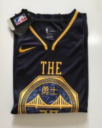 Camiseta Regata NBA Swingman Golden States Warriors The Town Bay 30 Curry City Edition 2021 Nike - Imagem 9
