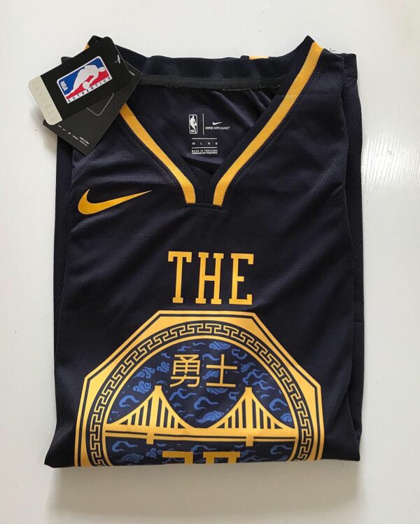 Camiseta Regata NBA Swingman Golden States Warriors The Town Bay 30 Curry City Edition 2021 Nike - Imagem 9