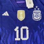 Camisa Seleção Argentina Away - Campeão Mundial - (2) Patch Copa do Mundo Catar - 3 Estrelas - Messi 10 - 2023 Adidas - Versão Torcedor - Imagem 3