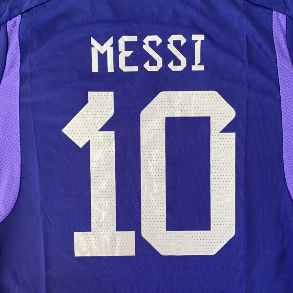 Camisa Seleção Argentina Away - Campeão Mundial - (2) Patch Copa do Mundo Catar - 3 Estrelas - Messi 10 - 2023 Adidas - Versão Torcedor - Imagem 9