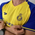 Camisa Al Nassr Home Versão Torcedor Cristiano Ronaldo 7 CR7 2023 Duneus Amarela - Imagem 8