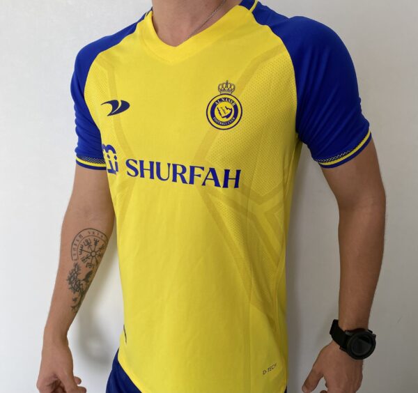 Camisa Al Nassr Home Versão Torcedor Cristiano Ronaldo 7 CR7 2023 Duneus Amarela - Imagem 9