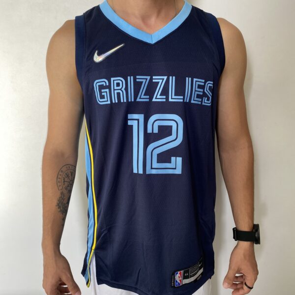 Camiseta Regata NBA Swingman Memphis Grizzlies Ja Morant 12 Icon Edition Azul 2022 Nike - Imagem 1