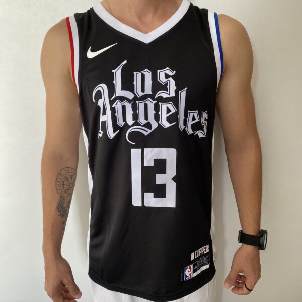 Camiseta Regata NBA Swingman Los Angeles Clippers Paul George 13 City Edition 2021 Preta Colorida Nike - Imagem 1
