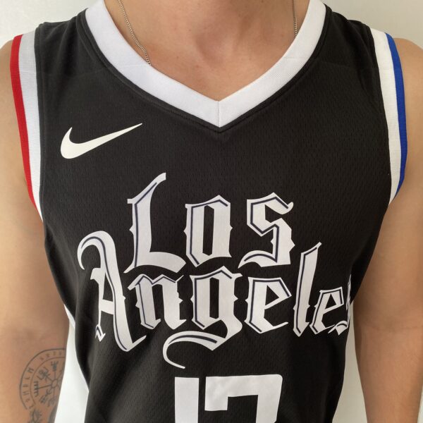 Camiseta Regata NBA Swingman Los Angeles Clippers Paul George 13 City Edition 2021 Preta Colorida Nike - Imagem 3